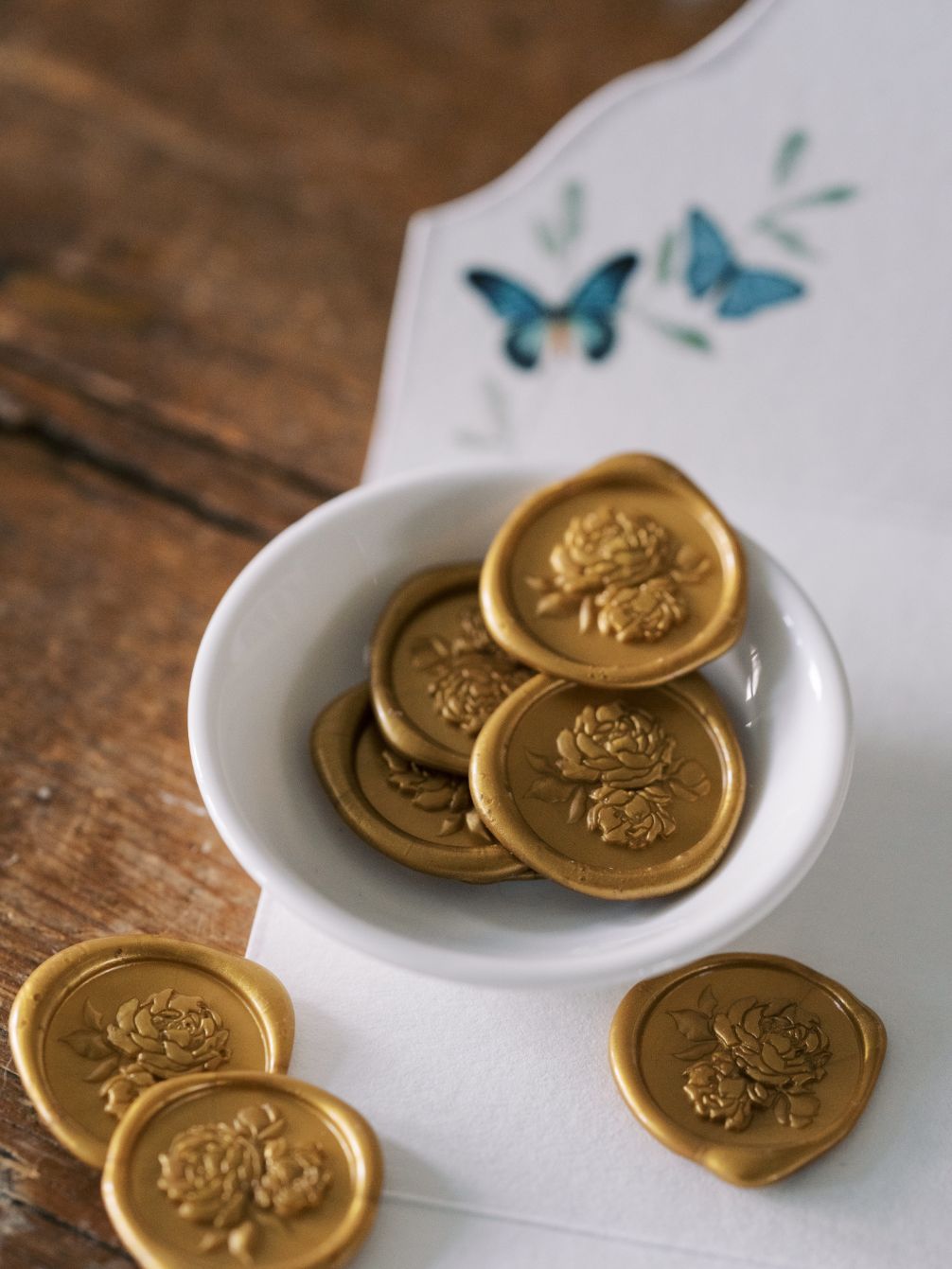 The Bella Rosa Collection's Wedding Day Love Note Box Stationery Set features gold wax seals on wedding day stationery.
